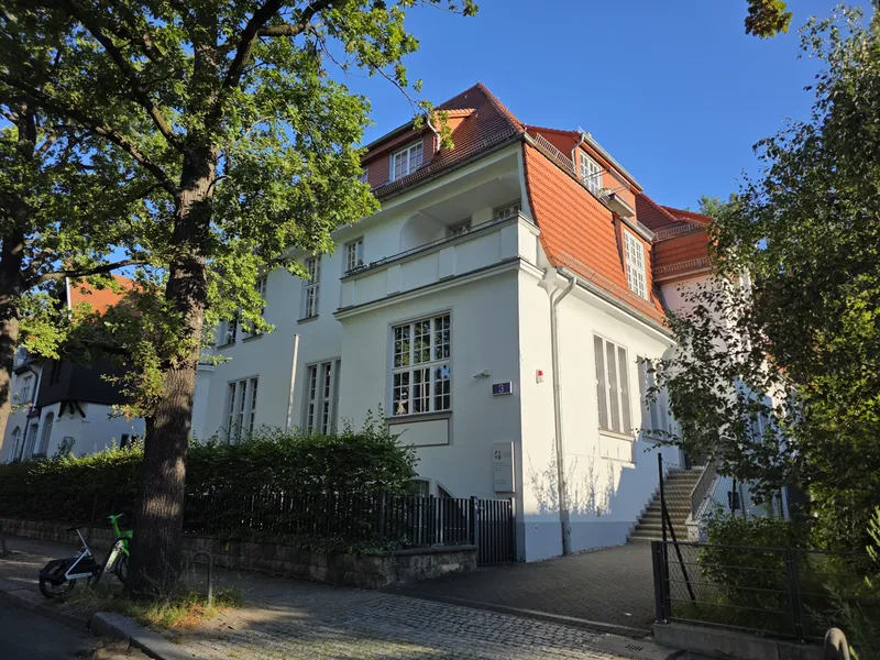 Wunderschöne 3-Zimmer Dachgeschosswohnung nahe Theodor-Heuss-Platz, 135 m², mit Einbauküche — photo 1